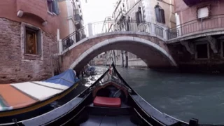 360 video: Gondola Ride, Venice, Italy