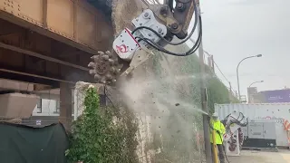 AQ/4 Demolishes This Old Hard Concrete Wall Downtown Chicago