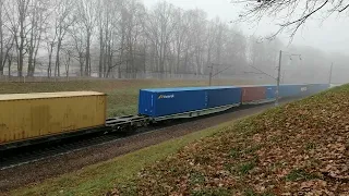 Контейнерный поезд в тумане, грузовой состав под управлением локомотива БКГ2.