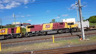 QR's 1724+2471 lead empty Rail set at Corinda. 19/03/2018.