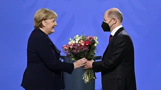 Merkel wünscht Scholz zur Übergabe "von Herzen alles Gute" | AFP