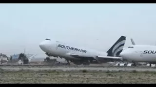 Сильный ветер поднимает самолет / Strong wind raises plane