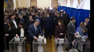 Петр Порошенко и Андрей Парубий проголосовали на выборах. Прямое включение