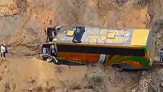 MOST DANGEROUS ROADS - AMAZING BUS AND TRUCK DRIVING SKILLS