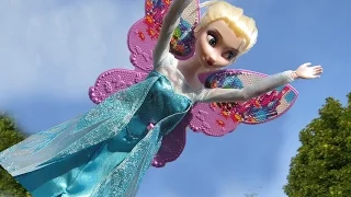 ELSA is FLYING! She got WINGS ! Gift from princess Kara