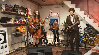 GLIM SPANKY: DOG HOUSE STUDIO | ICM MUSIC