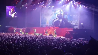 Iron Maiden 2 minutes 2 midnight Manchester arena! BRUCE FALLS ON STAGE