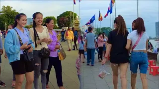 Happy Time Walking, People Activities, Relax, Enjoy - Cambodia Tour