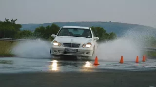 Как избежать аварии на мокрой дороге?