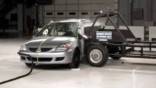 2005 Mitsubishi Lancer side IIHS crash test