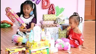 Buka Kado Ulang Tahun Bayi Lucu Shanti ke 2 - Open Birthday Presents