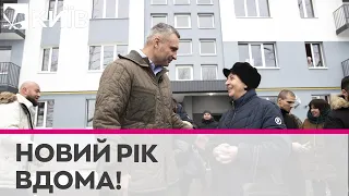 Кияни повертаються у відновлені після ракетних обстрілів будинки