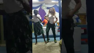 THIS GIRL GO DANCE OOHH.... YOU MUST WATCH THIS VIDEO