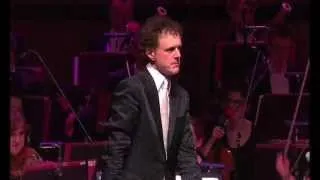 Funny! Orchestra plays Microsoft Windows™ - the waltz