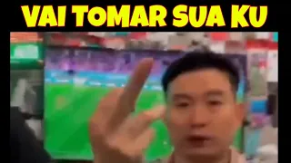 CHINÊS ASSISTINDO JOGO DO JAPÃO