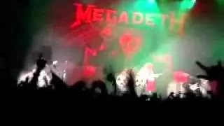 Dave Mustaine se equivoca en Symphony Of Destruction.