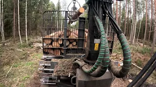 John Deere 1010G Forwarder - Loading mixed load