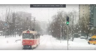 Трамвай 14 в обратную сторону/Tram 14 in the direction of the metro area Kontraktova (viev cab)