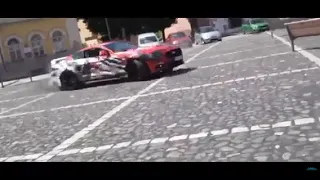 video driftování na bílinském náměstí