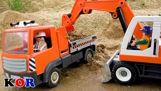 장난감 덤프 트럭 굴착기 모래를 가지고 놀다