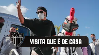 Parece bruxaria, mas é um sonho virando realidade! Ronaldinho Gaúcho visita a Arena MRV.