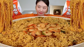 ASMR If I put shrimp in Saewootang Shrimp Noodle Cup, will it make the shrimp taste stronger 🤔