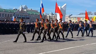 Первый школьный парад Победы 2022 прошел в Вологде .