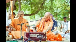 Kirtan Indradyumna Swami. Uchgaon, Vrindavan 11-10-2017