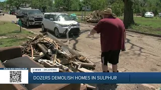Dozers demolish homes in Sulphur