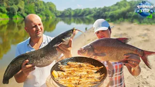 Семья поехала отдыхать на реку, но отдых превратился в заготовку рыбы бочками.