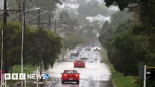 Flood-hit Auckland, New Zealand suffers more heavy rain – BBC News