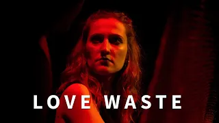 Love Waste - Ganzes Stück