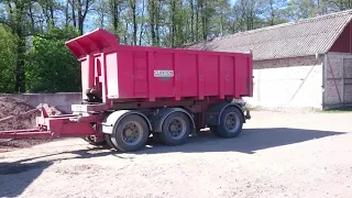 Scania R 520 lossar 33 ton grus.Unloading Gravel.