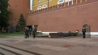 Changing of the Guard in Kremlin Moscow/Смена почётного караула у Вечного огня Москва