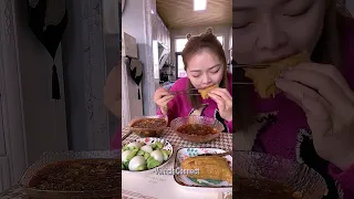 Funny Husband and Wife Eating yummy food😂😂😂👍👍