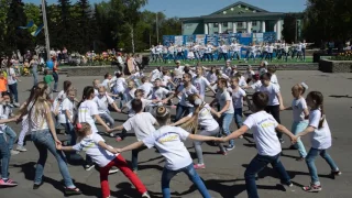 Яскравий флешмоб до Дня Європи в Добропіллі