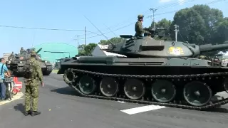 74式戦車の隊列＠健軍駐屯地基地祭12/10/7