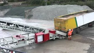 LDU 521 Cambered Boom Shiploader loading grain directly from Trucks