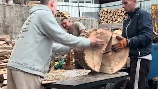 🪓🪓Сьогодні черга Руслана рубати. Подивіться як він професійно виглядає 🤣💪💪💪 big wood carving