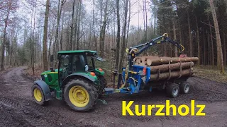 Kurzholz ausfahren. KTS Rückewagen am John Deere 5820