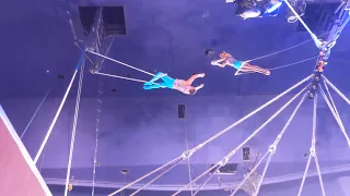 4 people going flying in the show it was so crazy Trapeze show Circus Circus full show.