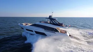 Luxury Flybridge Yacht - Ferretti Yachts 670 - Short Edition