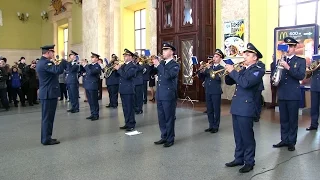 Військові музиканти зустрічали потяг єднання в Харкові