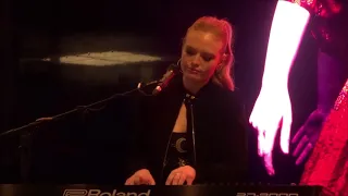 Freya Ridings - Lost Without You @ The Apple Store, Covent Garden, London 06/12/18