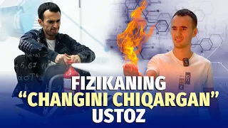 Uyga vazifasiz bolalarga fizikani o‘rgatayotgan o‘qituvchi