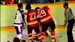 Hockeyfighters.cz  Jack McIlhargey vs Dave Tiger Williams.wmv