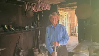 TENTE NÃO CHORAR AOS 95 ANOS NA SUA COZINHA DE CHÃO BATIDO CONTA SUA VIDA DE CORAGEM - SEU ANTÔNIO