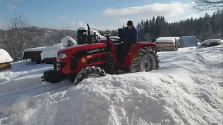 Заводим трактор в -15 и пробивает сугробы 70см