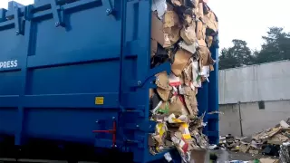 CombiMega FR waste compactor - emptying