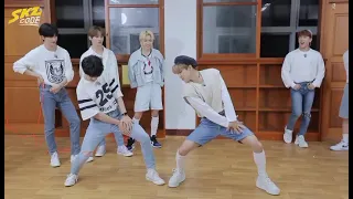 I.N and Han sexy dance